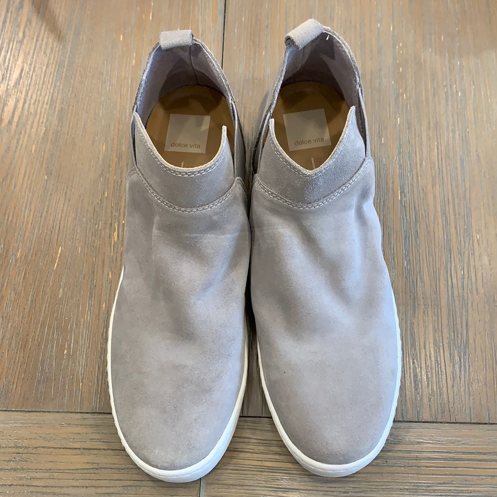 Light grey suede Dolce Vita bootie. Size 8.5.